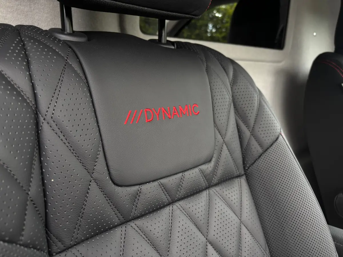 EV L2 75 kWh Dynamic By Revolve | Betimmering | Camera | Stoelverwarming | Cruise Control | Navi | CLimate | Leder | Sidesteps | LED | Keyless