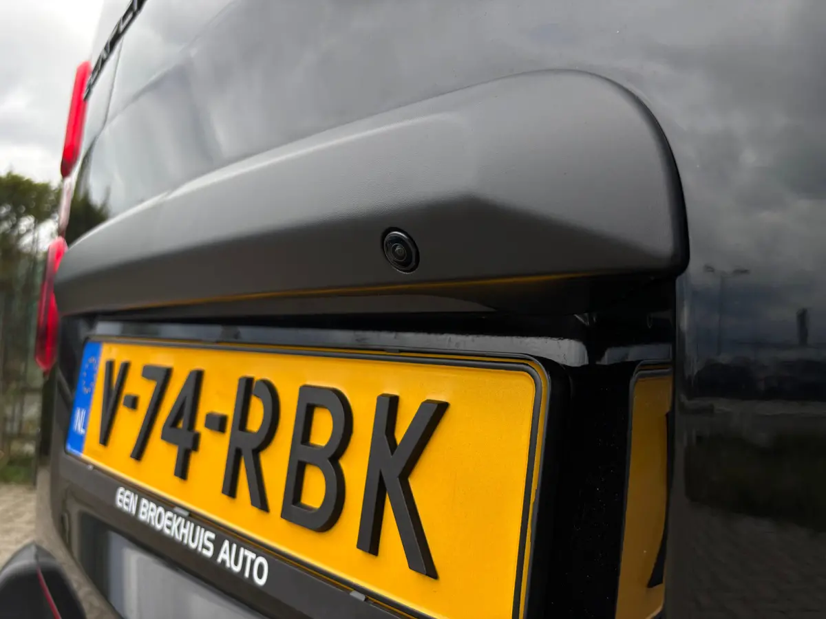 EV L2 75 kWh Dynamic By Revolve | Betimmering | Camera | Stoelverwarming | Cruise Control | Navi | CLimate | Leder | Sidesteps | LED | Keyless