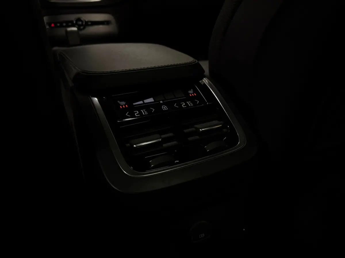 T8 AWD Recharge Ultra Ultimate Bright | 360 Camera | Head-Up Display | Harman Kardon | 455pk | Adaptieve Cruise Control | Stoelverwarming voor+achter | Stuurwielverwarming | Schuifdak | 20 I