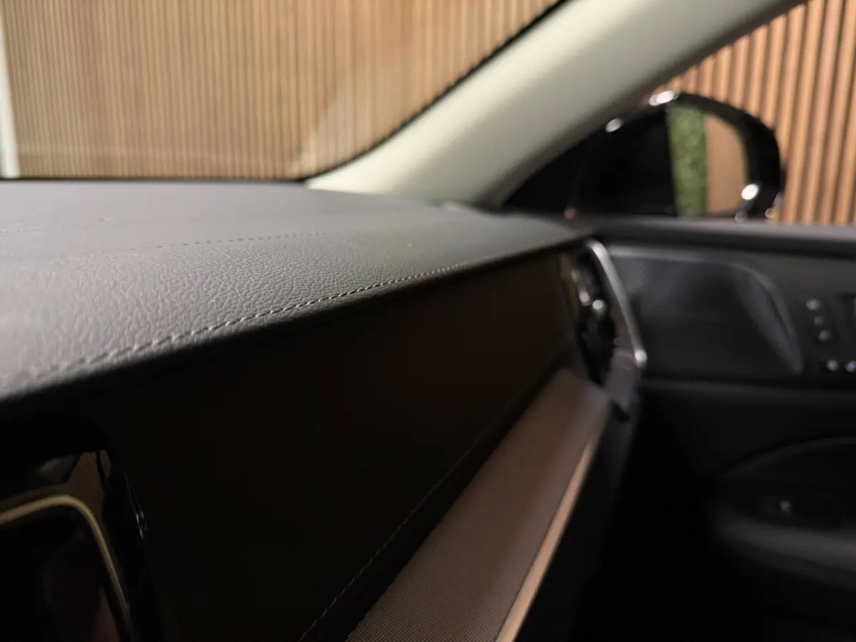 T6 AWD Recharge Ultra Dark | Trekhaak | 360 Camera | Schuifdak | Head-Up Display | Harman Kardon | Adaptieve Cruise Control | Stoelverwarming voor+achter | Stuurwielverwarming | Full LED Mee