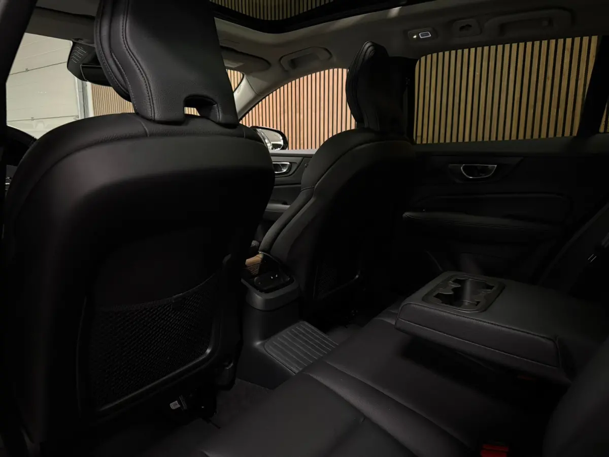 T6 AWD Recharge Ultra Dark | Trekhaak | 360 Camera | Schuifdak | Head-Up Display | Harman Kardon | Adaptieve Cruise Control | Stoelverwarming voor+achter | Stuurwielverwarming | Full LED Mee