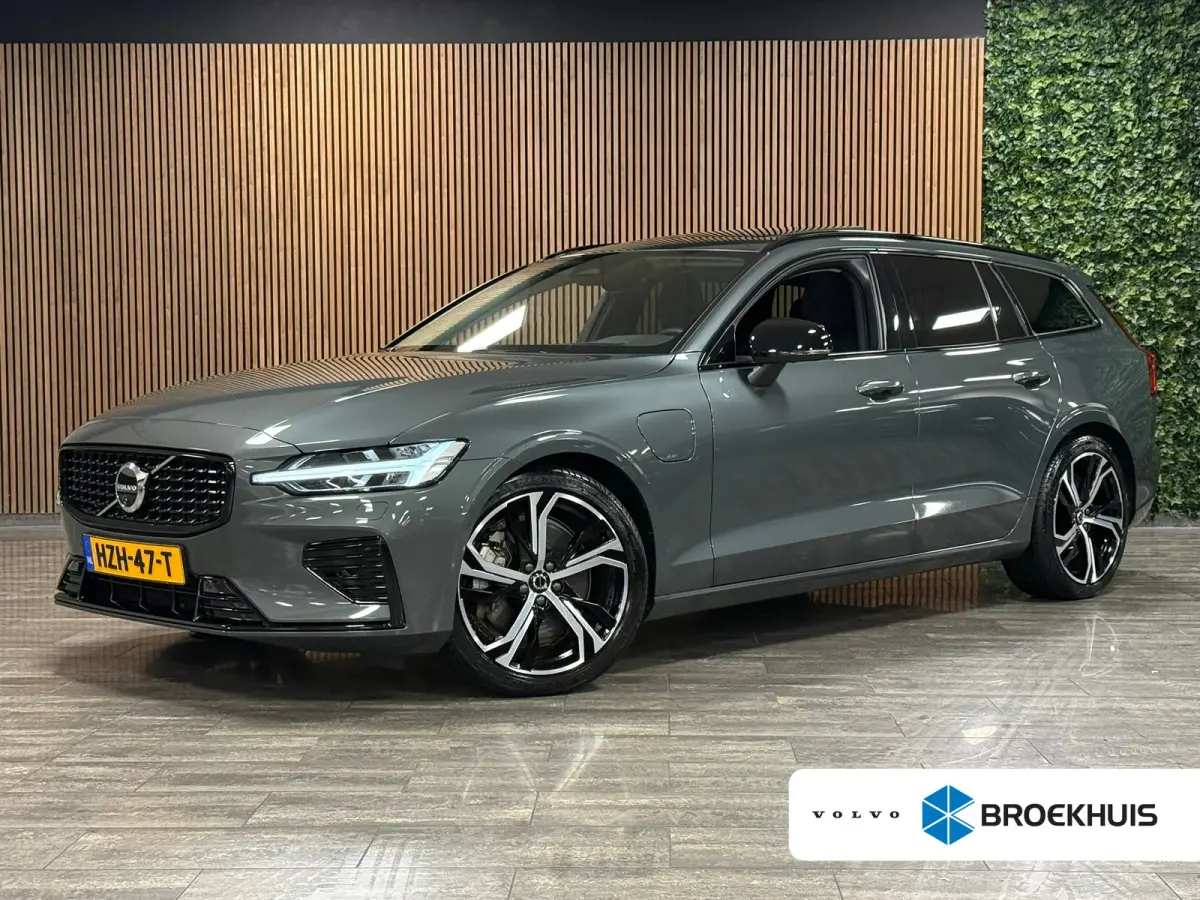 T6 AWD Recharge Ultra Dark | Trekhaak | 360 Camera | Schuifdak | Head-Up Display | Harman Kardon | Adaptieve Cruise Control | Stoelverwarming voor+achter | Stuurwielverwarming | Full LED Mee