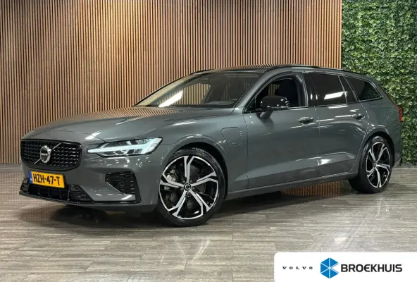 T6 AWD Recharge Ultra Dark | Trekhaak | 360 Camera | Schuifdak | Head-Up Display | Harman Kardon | Adaptieve Cruise Control | Stoelverwarming voor+achter | Stuurwielverwarming | Full LED Mee