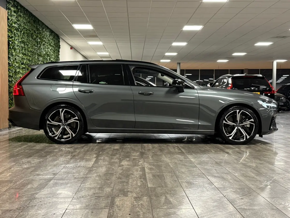 T6 AWD Recharge Ultra Dark | Trekhaak | 360 Camera | Schuifdak | Head-Up Display | Harman Kardon | Adaptieve Cruise Control | Stoelverwarming voor+achter | Stuurwielverwarming | Full LED Mee