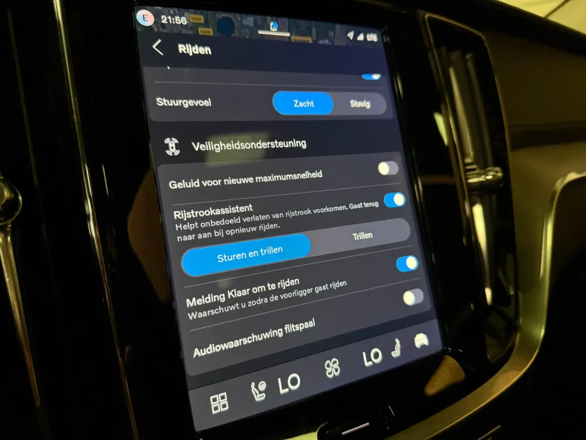 T6 AWD Recharge Ultra Dark | Trekhaak | 360 Camera | Schuifdak | Head-Up Display | Harman Kardon | Adaptieve Cruise Control | Stoelverwarming voor+achter | Stuurwielverwarming | Full LED Mee