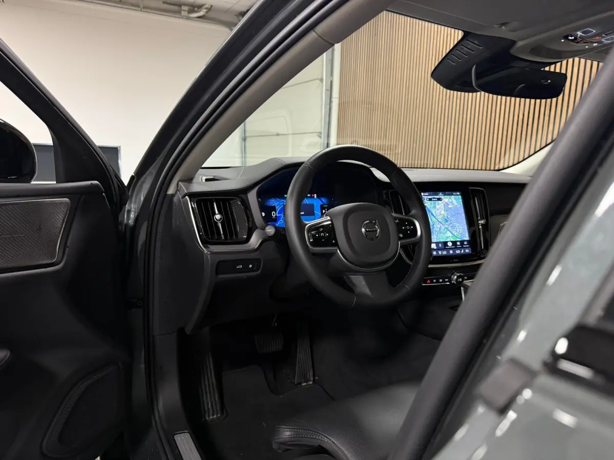 T6 AWD Recharge Ultra Dark | Trekhaak | 360 Camera | Schuifdak | Head-Up Display | Harman Kardon | Adaptieve Cruise Control | Stoelverwarming voor+achter | Stuurwielverwarming | Full LED Mee