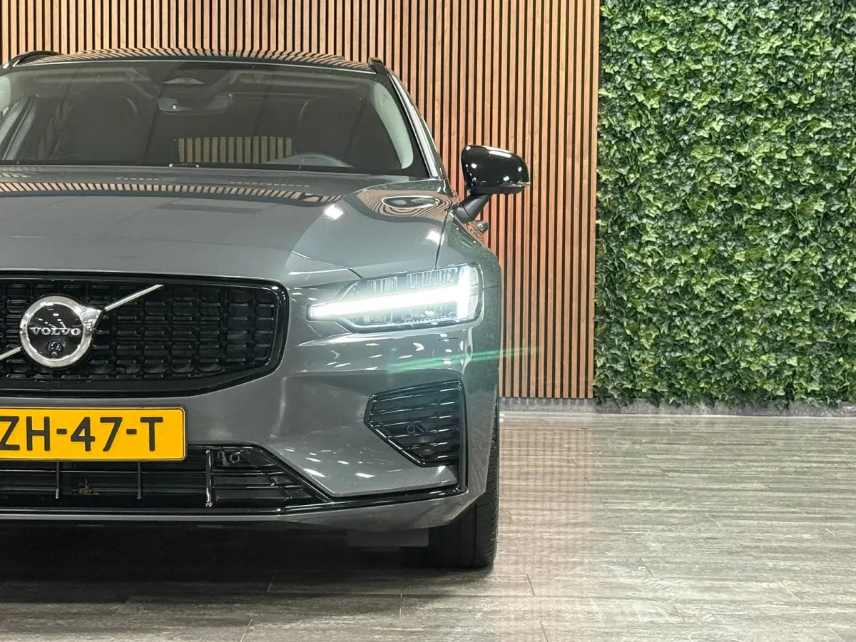 T6 AWD Recharge Ultra Dark | Trekhaak | 360 Camera | Schuifdak | Head-Up Display | Harman Kardon | Adaptieve Cruise Control | Stoelverwarming voor+achter | Stuurwielverwarming | Full LED Mee