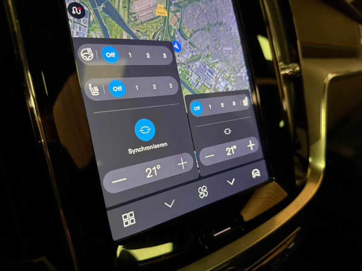 T6 AWD Recharge Ultra Dark | Trekhaak | 360 Camera | Schuifdak | Head-Up Display | Harman Kardon | Adaptieve Cruise Control | Stoelverwarming voor+achter | Stuurwielverwarming | Full LED Mee
