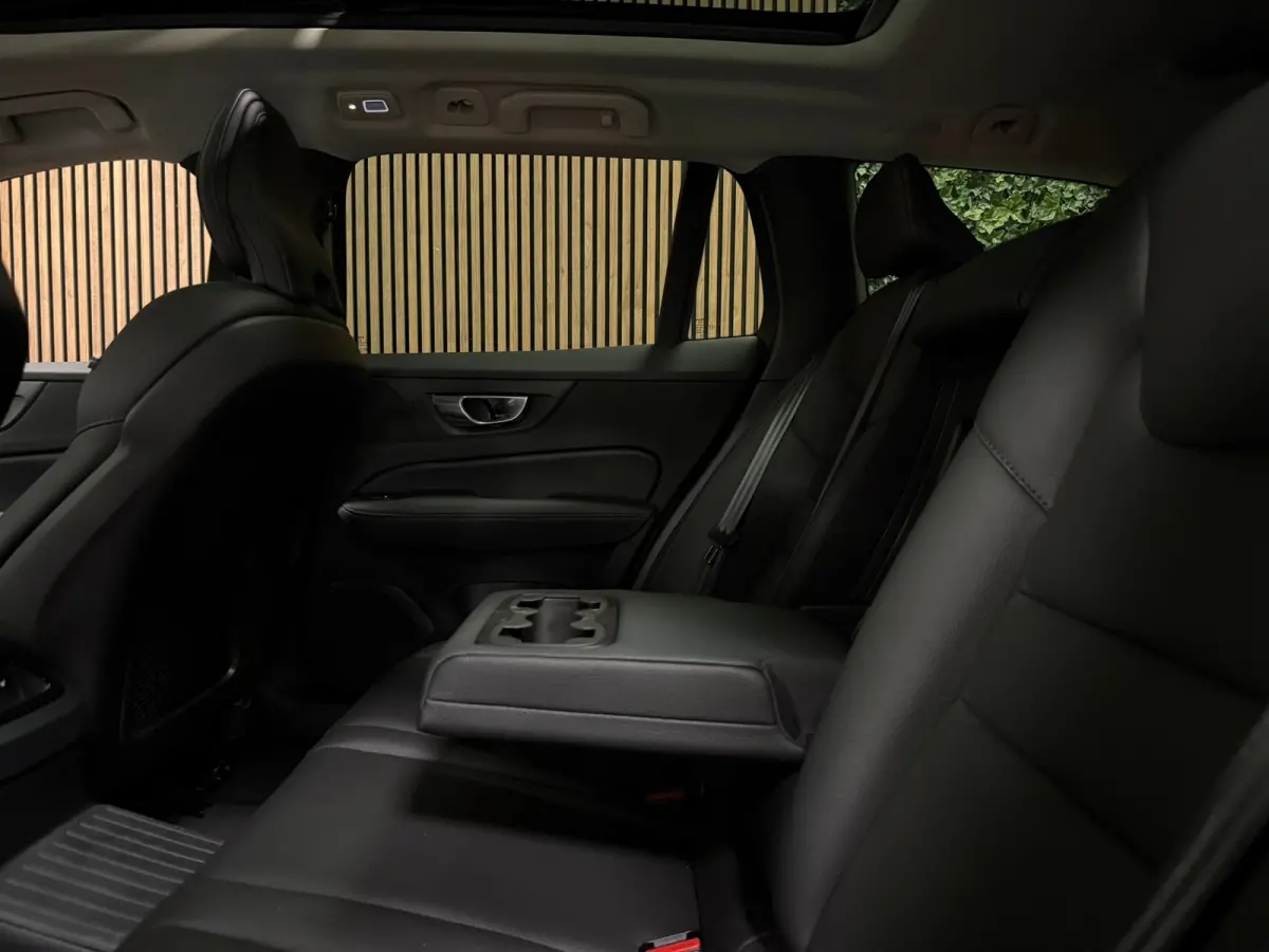 T6 AWD Recharge Ultra Dark | Trekhaak | 360 Camera | Schuifdak | Head-Up Display | Harman Kardon | Adaptieve Cruise Control | Stoelverwarming voor+achter | Stuurwielverwarming | Full LED Mee