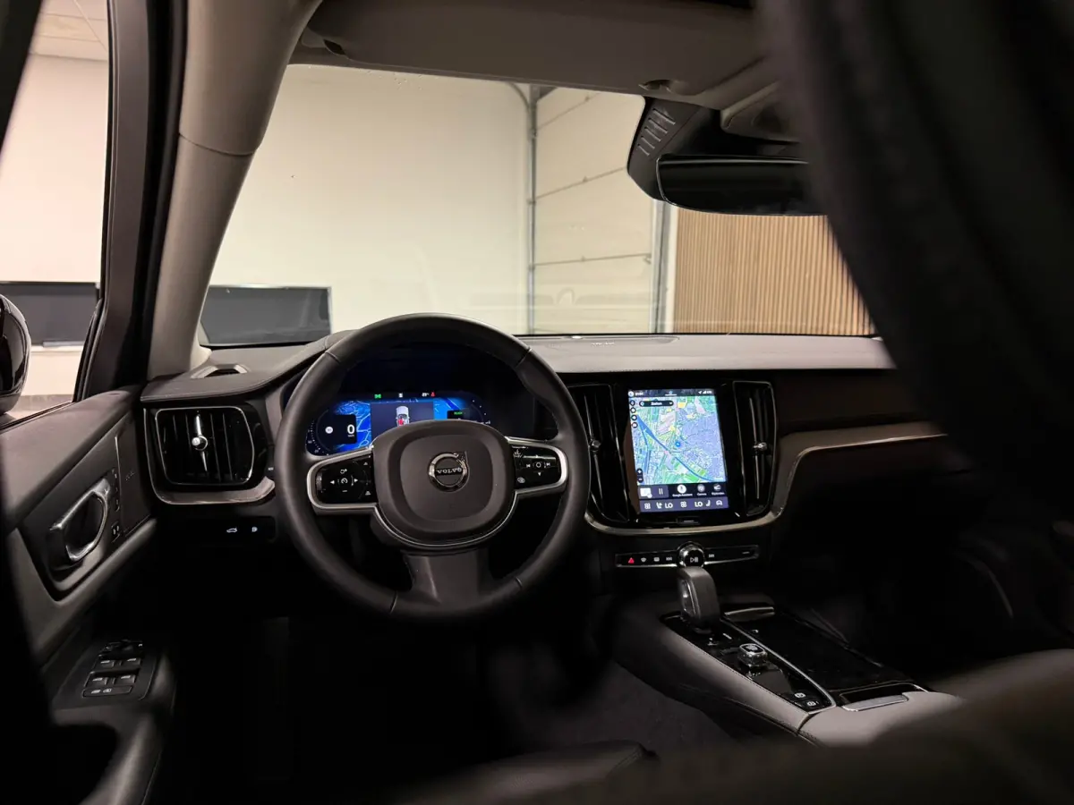 T6 AWD Recharge Ultra Dark | Trekhaak | 360 Camera | Schuifdak | Head-Up Display | Harman Kardon | Adaptieve Cruise Control | Stoelverwarming voor+achter | Stuurwielverwarming | Full LED Mee