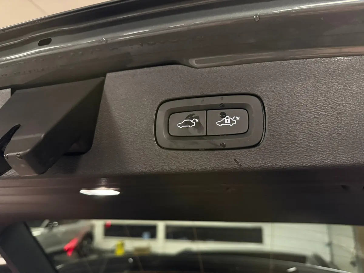 T6 AWD Recharge Ultra Dark | Trekhaak | 360 Camera | Schuifdak | Head-Up Display | Harman Kardon | Adaptieve Cruise Control | Stoelverwarming voor+achter | Stuurwielverwarming | Full LED Mee