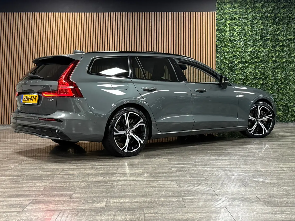 T6 AWD Recharge Ultra Dark | Trekhaak | 360 Camera | Schuifdak | Head-Up Display | Harman Kardon | Adaptieve Cruise Control | Stoelverwarming voor+achter | Stuurwielverwarming | Full LED Mee