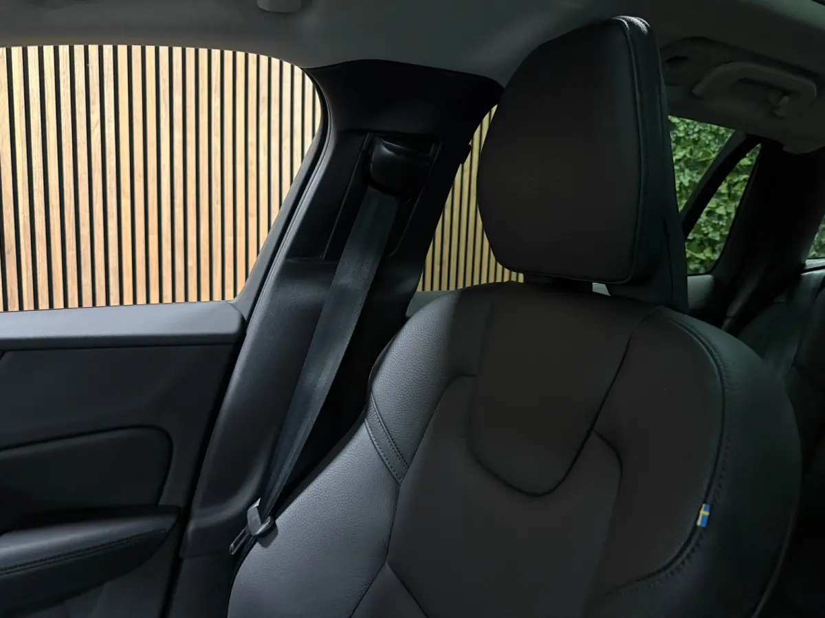 T6 AWD Recharge Ultra Dark | Trekhaak | 360 Camera | Schuifdak | Head-Up Display | Harman Kardon | Adaptieve Cruise Control | Stoelverwarming voor+achter | Stuurwielverwarming | Full LED Mee