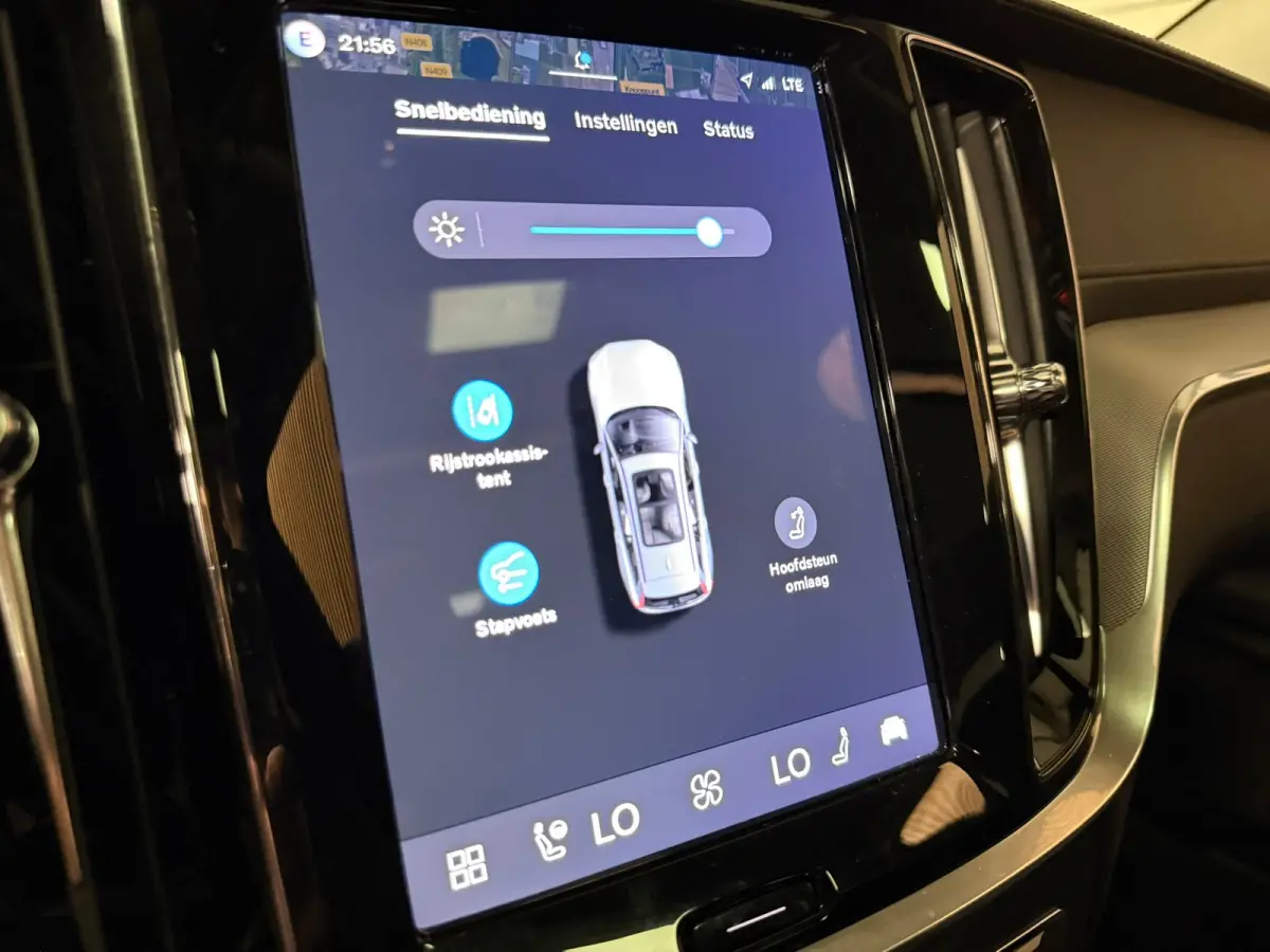 T6 AWD Recharge Ultra Dark | Trekhaak | 360 Camera | Schuifdak | Head-Up Display | Harman Kardon | Adaptieve Cruise Control | Stoelverwarming voor+achter | Stuurwielverwarming | Full LED Mee
