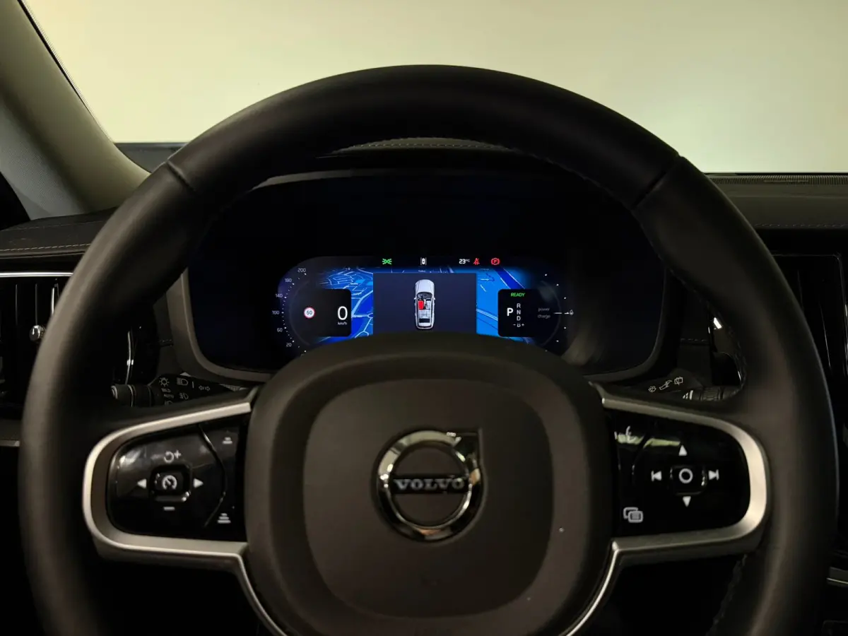 T6 AWD Recharge Ultra Dark | Trekhaak | 360 Camera | Schuifdak | Head-Up Display | Harman Kardon | Adaptieve Cruise Control | Stoelverwarming voor+achter | Stuurwielverwarming | Full LED Mee