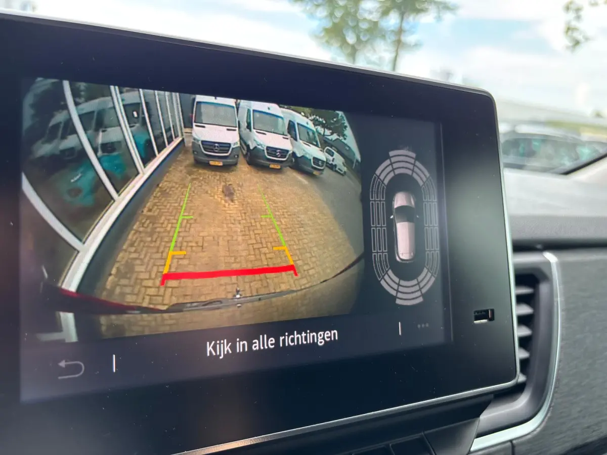 2.0 dCi 170 PK T29 L2H1 DC Luxe | Automaat | Trekhaak | 6 Zitplaatsen | Achterruitrij Camera