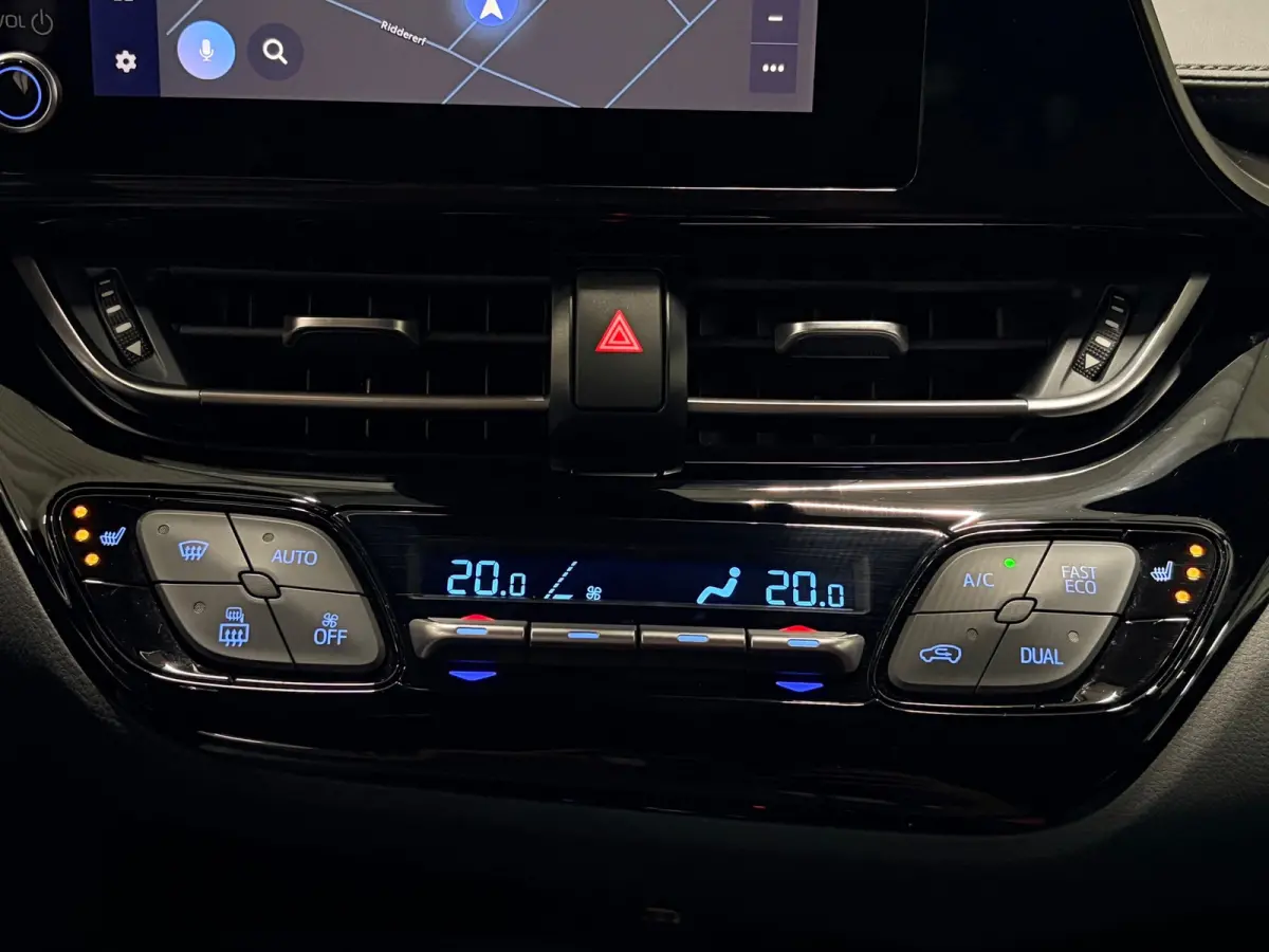 2.0 Hybrid Dynamic| Carplay|Led|Navigatie|Camera |ACC|Stoelverwarming + Stuur