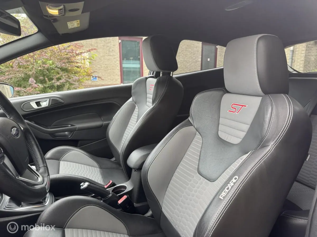 1.6 ST 134KW/STLVW/PDC/NAVI/CAMERA/LMV/KEYLESS