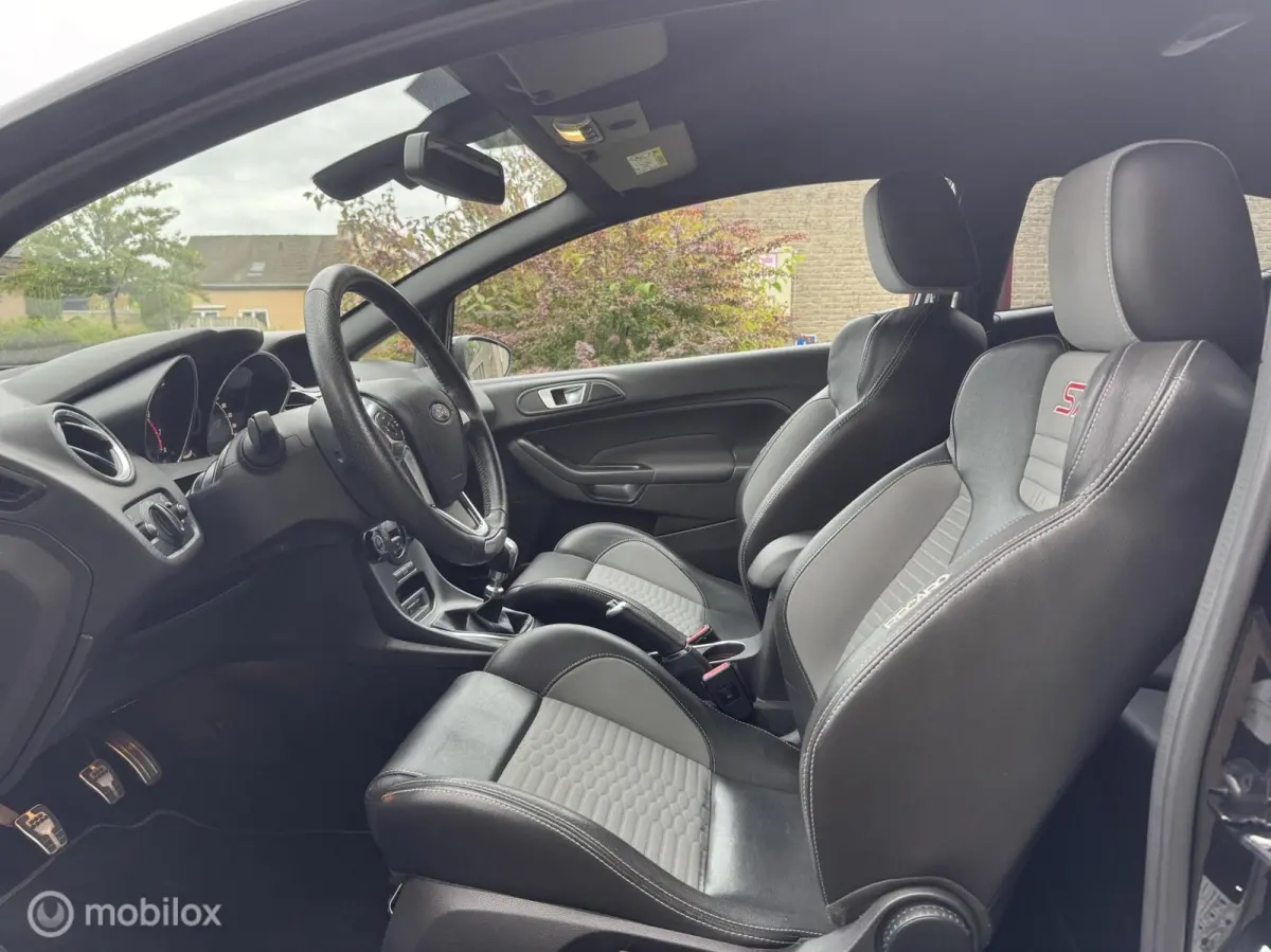 1.6 ST 134KW/STLVW/PDC/NAVI/CAMERA/LMV/KEYLESS