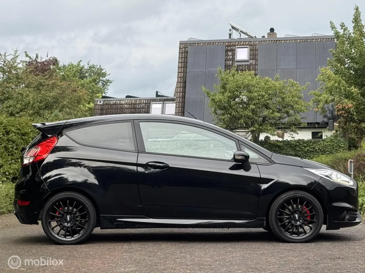 1.6 ST 134KW/STLVW/PDC/NAVI/CAMERA/LMV/KEYLESS