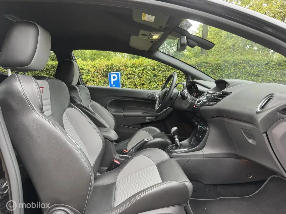 1.6 ST 134KW/STLVW/PDC/NAVI/CAMERA/LMV/KEYLESS