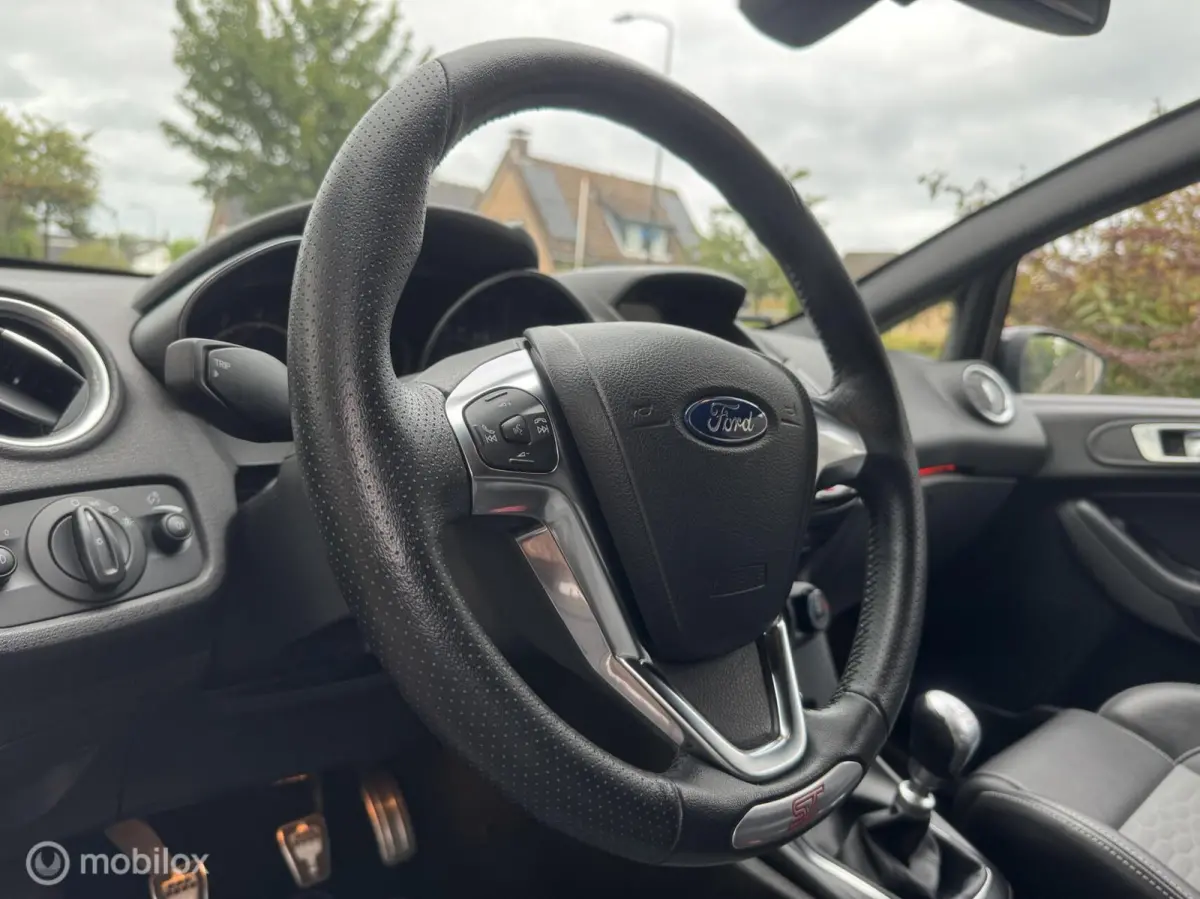 1.6 ST 134KW/STLVW/PDC/NAVI/CAMERA/LMV/KEYLESS