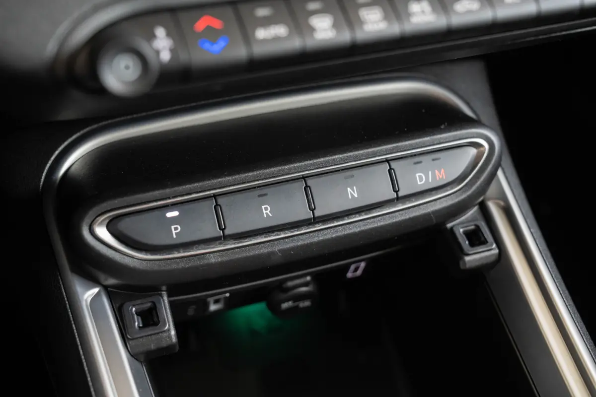 1.2 e-Hybrid Summit | Tot 8 Jaar Garantie | Voorruit verwarming | Camera | Navigatie | Keyless | Stoelverwarming |