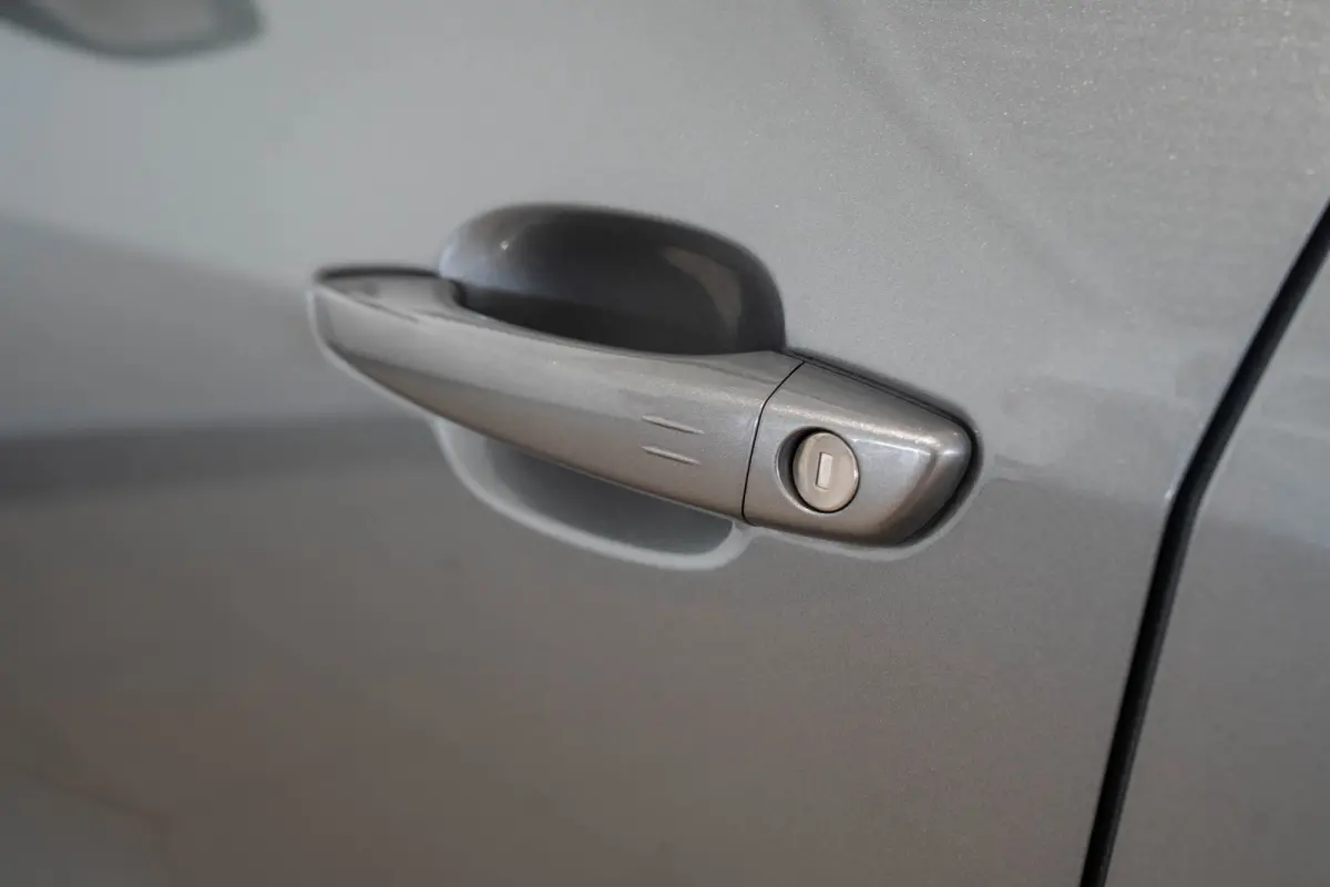 1.2 e-Hybrid Summit | Tot 8 Jaar Garantie | Voorruit verwarming | Camera | Navigatie | Keyless | Stoelverwarming |