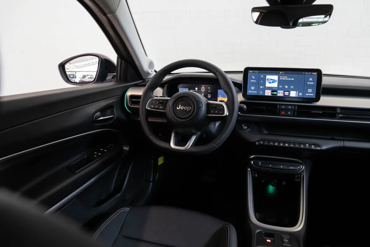 1.2 e-Hybrid Summit | Tot 8 Jaar Garantie | Voorruit verwarming | Camera | Navigatie | Keyless | Stoelverwarming |