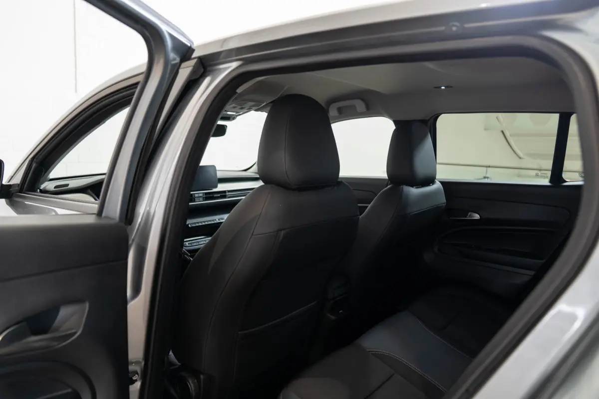1.2 e-Hybrid Summit | Tot 8 Jaar Garantie | Voorruit verwarming | Camera | Navigatie | Keyless | Stoelverwarming |