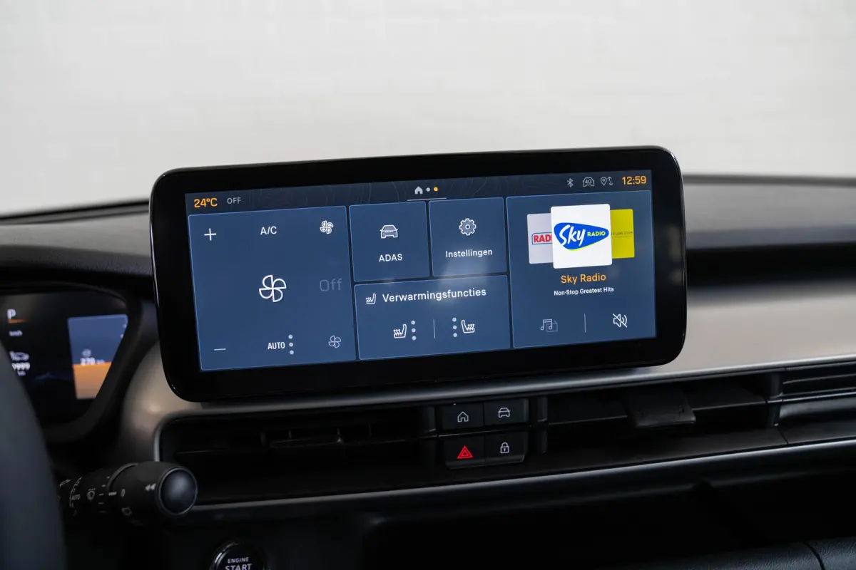 1.2 e-Hybrid Summit | Tot 8 Jaar Garantie | Voorruit verwarming | Camera | Navigatie | Keyless | Stoelverwarming |