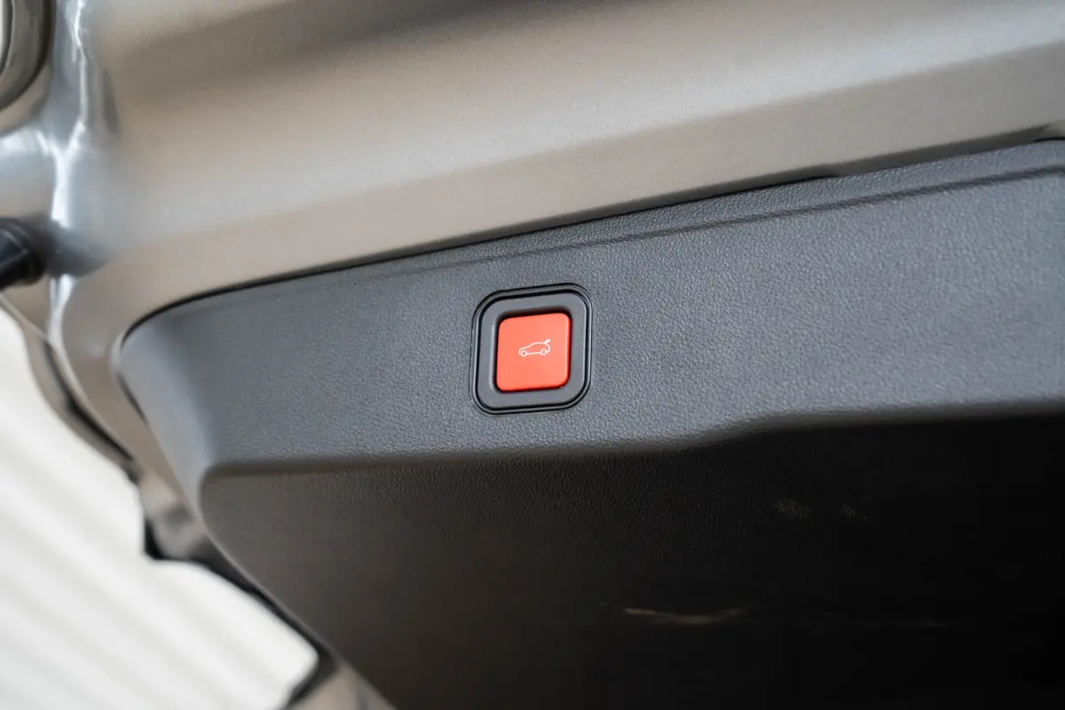 1.2 e-Hybrid Summit | Tot 8 Jaar Garantie | Voorruit verwarming | Camera | Navigatie | Keyless | Stoelverwarming |