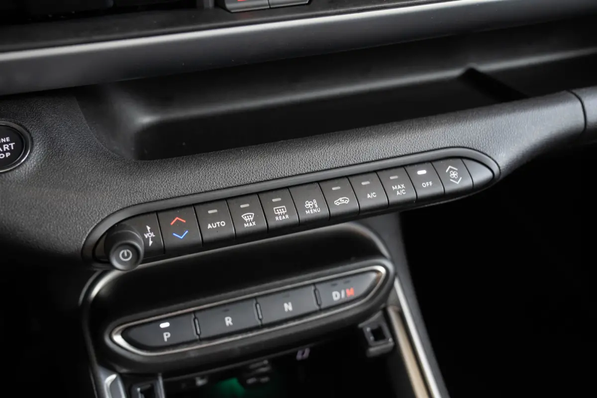 1.2 e-Hybrid Summit | Tot 8 Jaar Garantie | Voorruit verwarming | Camera | Navigatie | Keyless | Stoelverwarming |