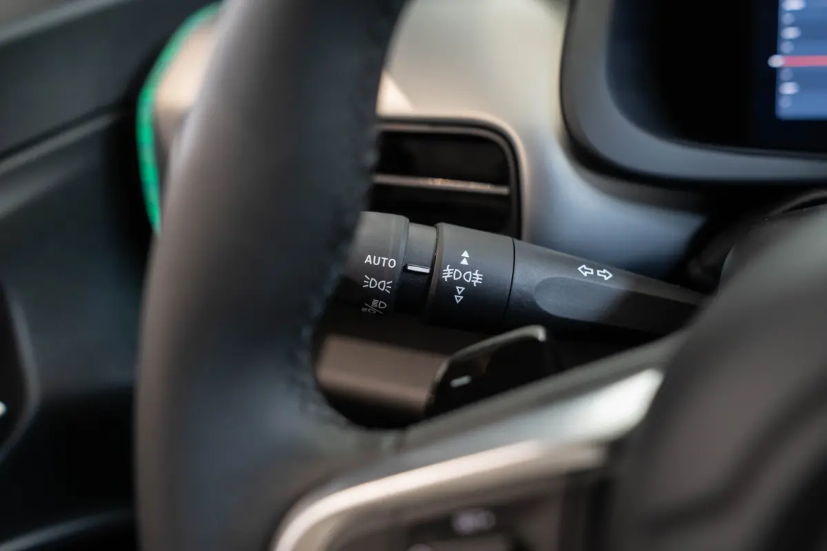 1.2 e-Hybrid Summit | Tot 8 Jaar Garantie | Voorruit verwarming | Camera | Navigatie | Keyless | Stoelverwarming |