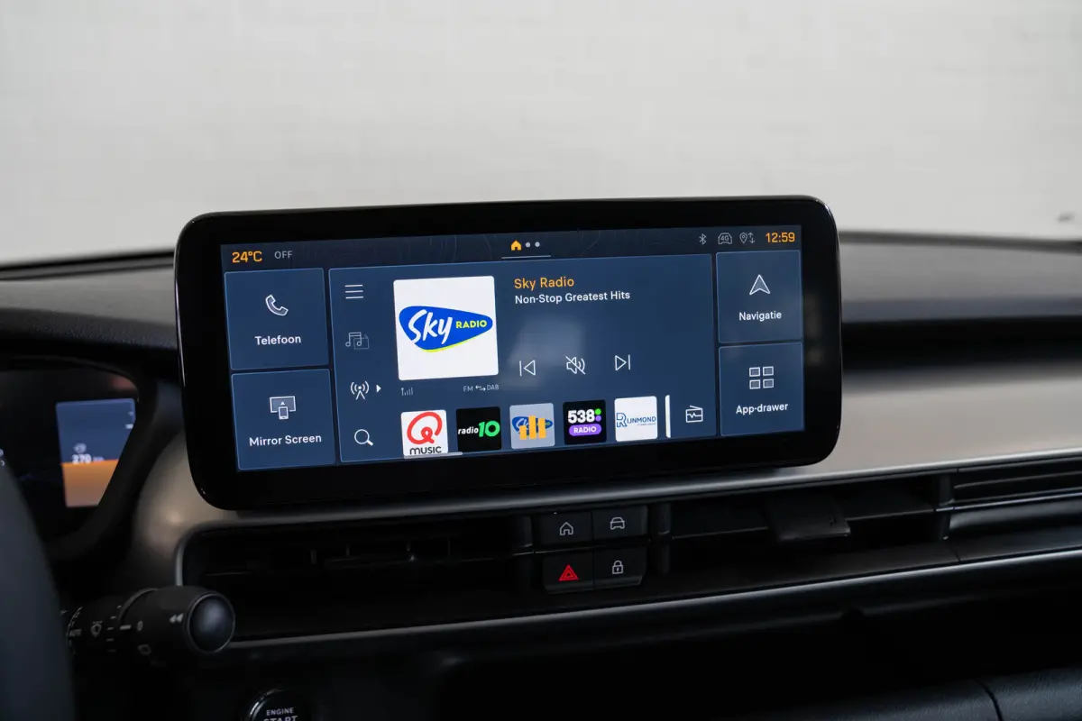 1.2 e-Hybrid Summit | Tot 8 Jaar Garantie | Voorruit verwarming | Camera | Navigatie | Keyless | Stoelverwarming |