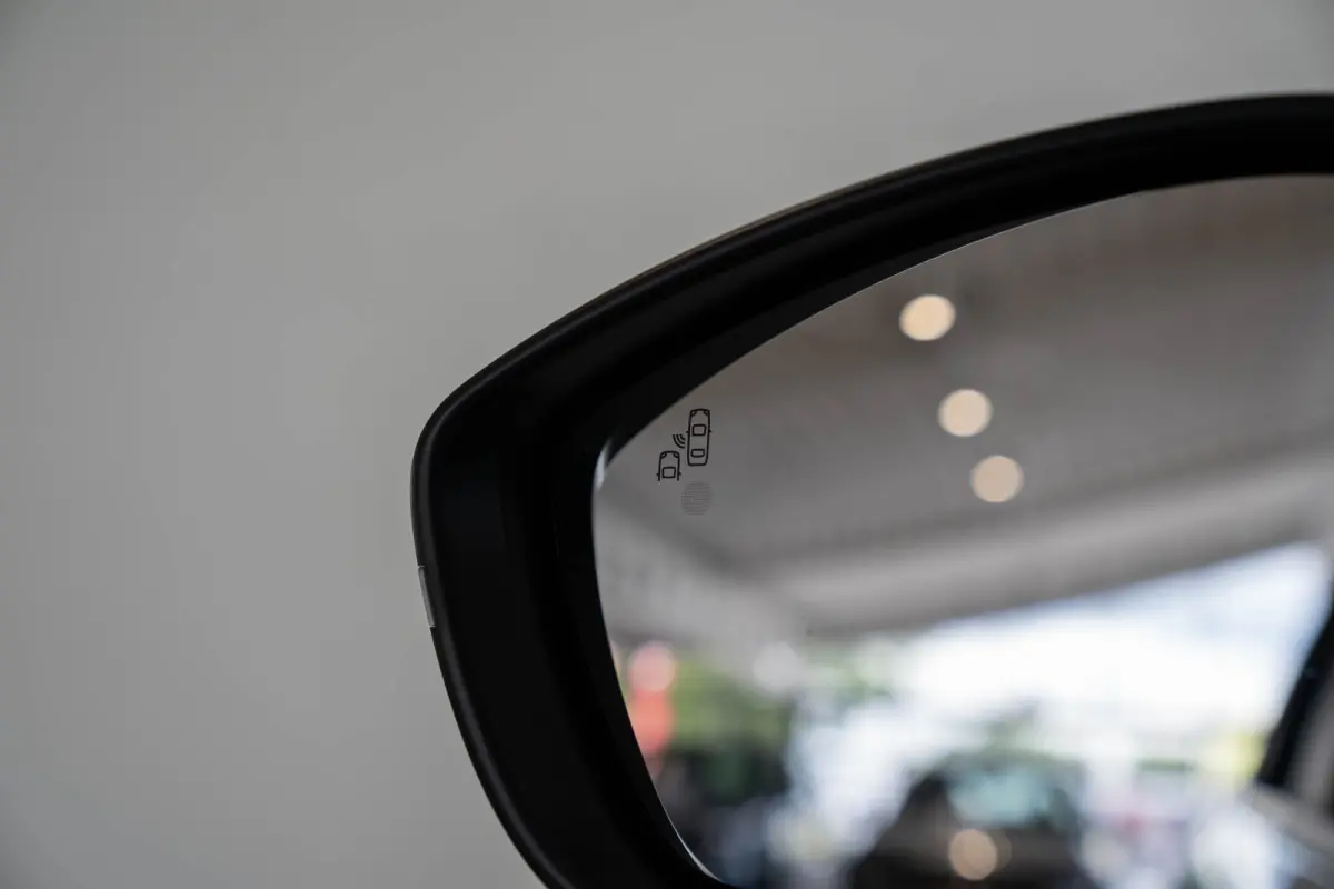 1.2 e-Hybrid Summit | Tot 8 Jaar Garantie | Voorruit verwarming | Camera | Navigatie | Keyless | Stoelverwarming |