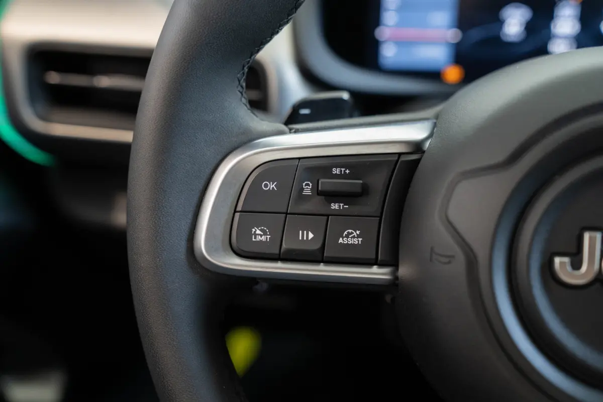 1.2 e-Hybrid Summit | Tot 8 Jaar Garantie | Voorruit verwarming | Camera | Navigatie | Keyless | Stoelverwarming |