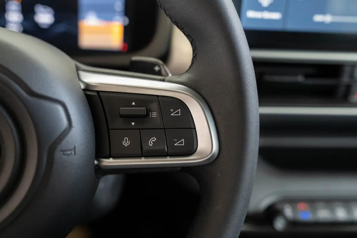 1.2 e-Hybrid Summit | Tot 8 Jaar Garantie | Voorruit verwarming | Camera | Navigatie | Keyless | Stoelverwarming |