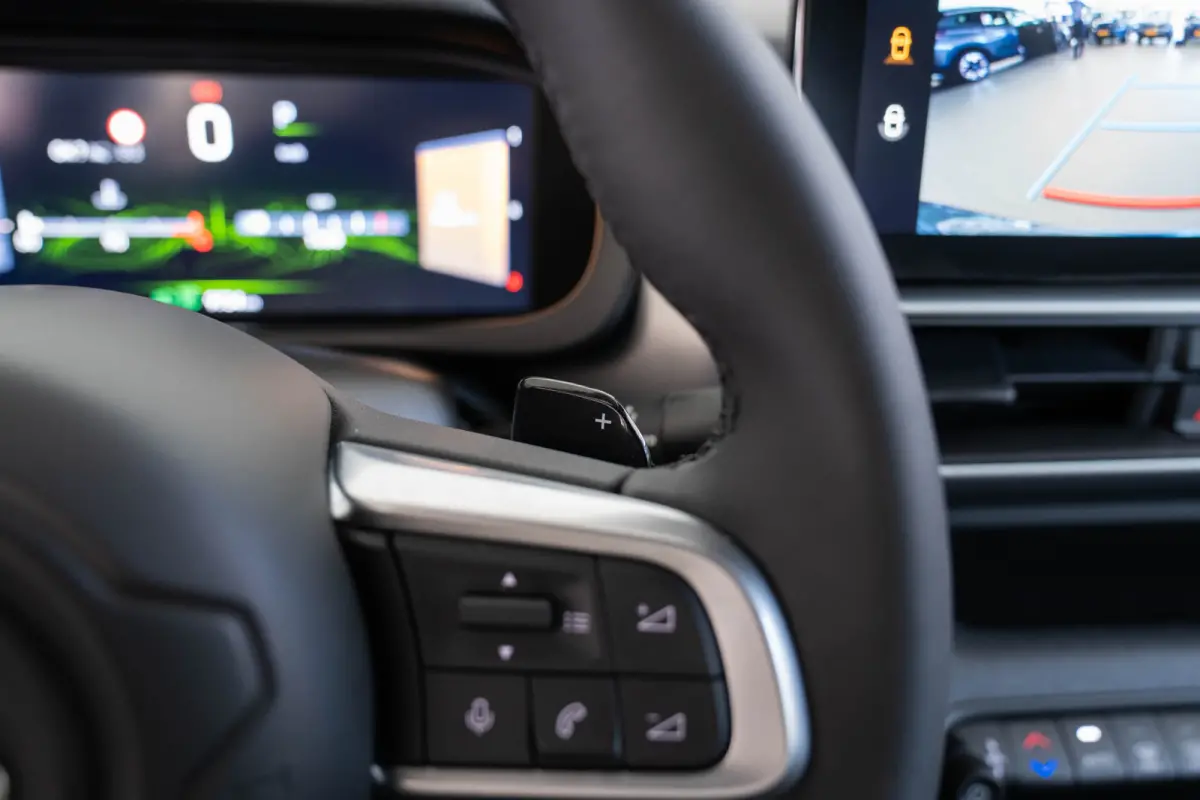 1.2 e-Hybrid Summit | Navigatie | Camera | Keyless | Elektrische Achterklep | Stoelverwarming | Verwarmd voorraam | Apple Carplay & Android Auto |