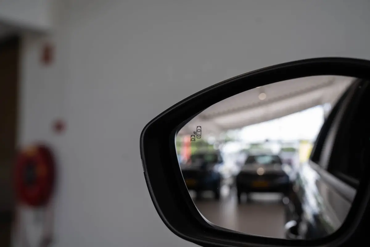 1.2 e-Hybrid Summit | Navigatie | Camera | Keyless | Elektrische Achterklep | Stoelverwarming | Verwarmd voorraam | Apple Carplay & Android Auto |