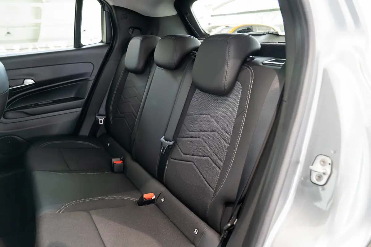 1.2 e-Hybrid Summit | Navigatie | Camera | Keyless | Elektrische Achterklep | Stoelverwarming | Verwarmd voorraam | Apple Carplay & Android Auto |