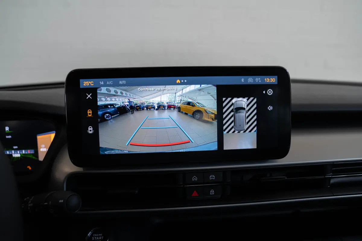 1.2 e-Hybrid Summit | Navigatie | Camera | Keyless | Elektrische Achterklep | Stoelverwarming | Verwarmd voorraam | Apple Carplay & Android Auto |
