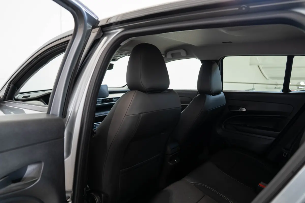 1.2 e-Hybrid Summit | Navigatie | Camera | Keyless | Elektrische Achterklep | Stoelverwarming | Verwarmd voorraam | Apple Carplay & Android Auto |