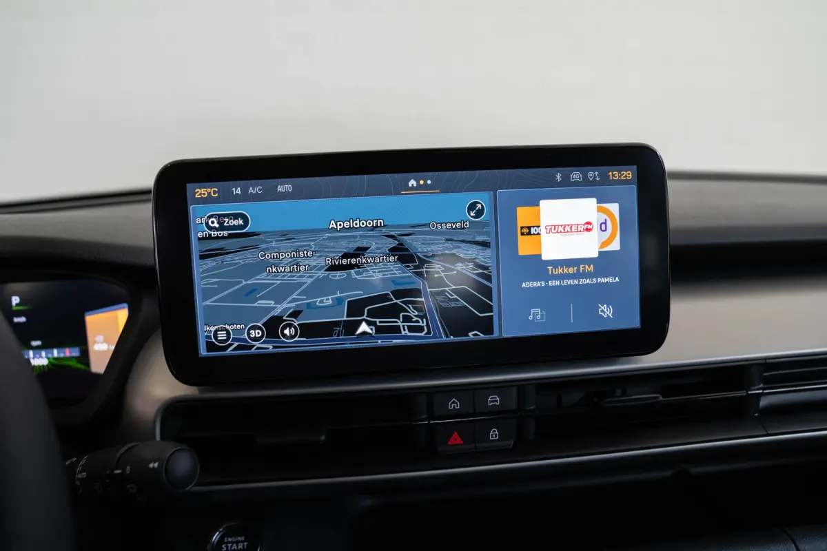 1.2 e-Hybrid Summit | Navigatie | Camera | Keyless | Elektrische Achterklep | Stoelverwarming | Verwarmd voorraam | Apple Carplay & Android Auto |