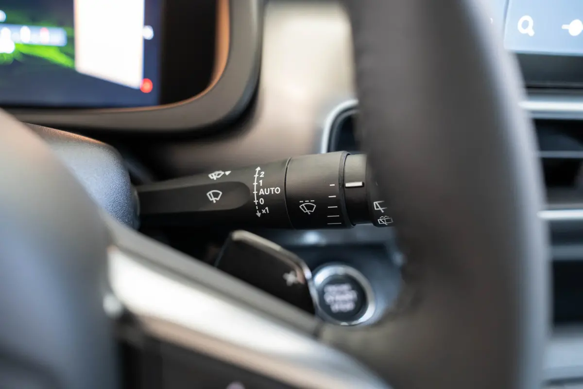 1.2 e-Hybrid Summit | Navigatie | Camera | Keyless | Elektrische Achterklep | Stoelverwarming | Verwarmd voorraam | Apple Carplay & Android Auto |