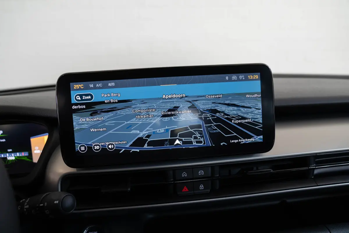 1.2 e-Hybrid Summit | Navigatie | Camera | Keyless | Elektrische Achterklep | Stoelverwarming | Verwarmd voorraam | Apple Carplay & Android Auto |