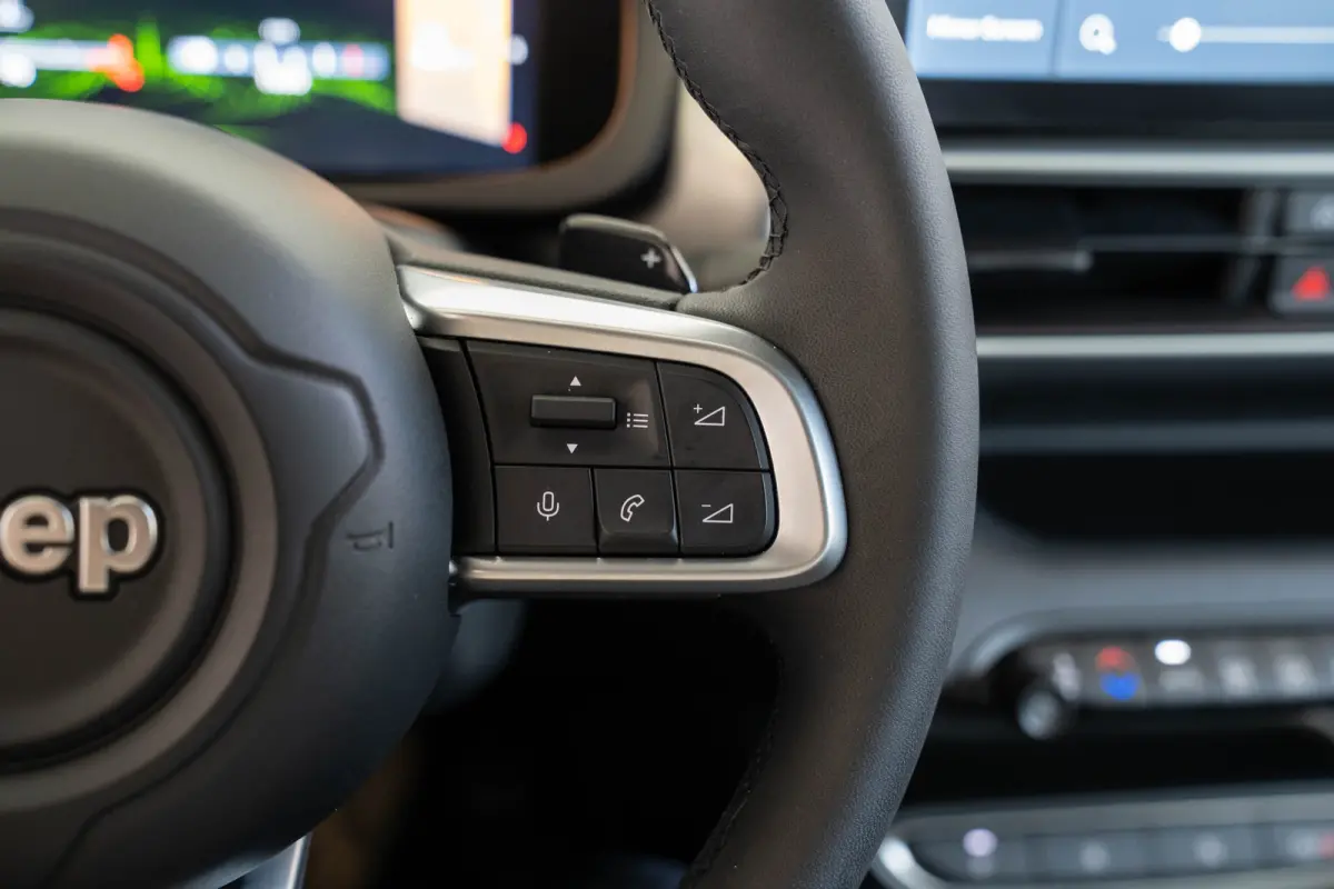 1.2 e-Hybrid Summit | Navigatie | Camera | Keyless | Elektrische Achterklep | Stoelverwarming | Verwarmd voorraam | Apple Carplay & Android Auto |