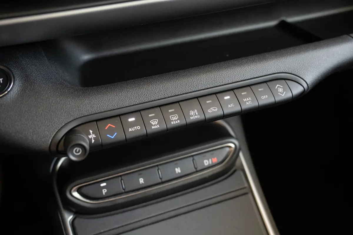 1.2 e-Hybrid Summit | Navigatie | Camera | Keyless | Elektrische Achterklep | Stoelverwarming | Verwarmd voorraam | Apple Carplay & Android Auto |