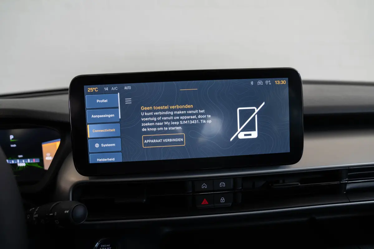 1.2 e-Hybrid Summit | Navigatie | Camera | Keyless | Elektrische Achterklep | Stoelverwarming | Verwarmd voorraam | Apple Carplay & Android Auto |