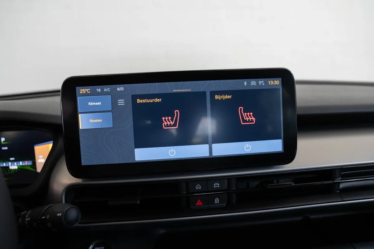 1.2 e-Hybrid Summit | Navigatie | Camera | Keyless | Elektrische Achterklep | Stoelverwarming | Verwarmd voorraam | Apple Carplay & Android Auto |